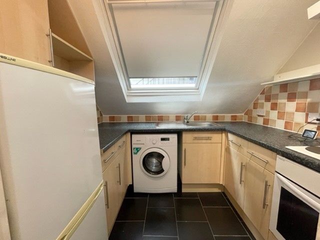 Property photo 3 of 8 Kitchen