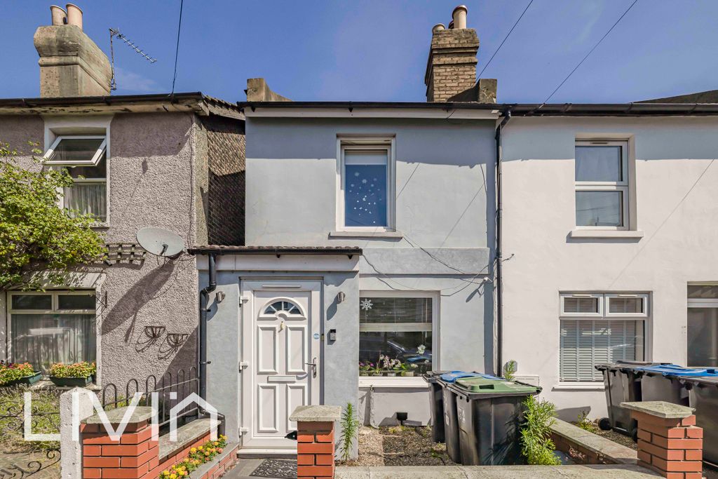 Property photo 3 of 16 120A6893