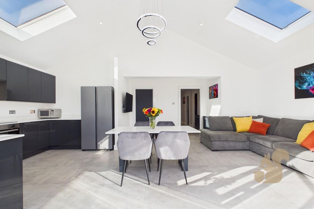 Property photo 2 of 21 Cam01659G0-Pr0601-Still014.Jpg