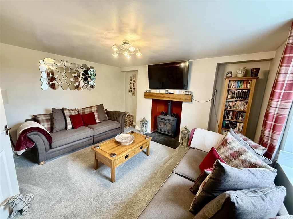 Property photo 2 of 28