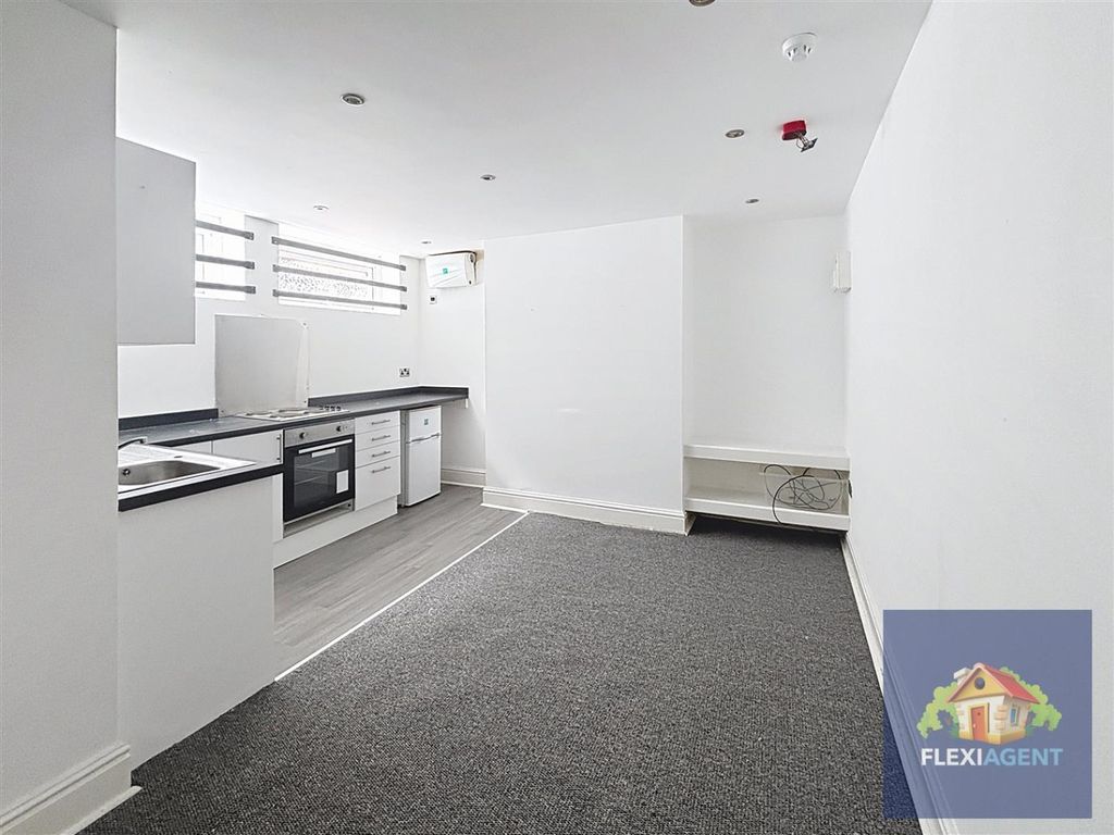 Property photo 3 of 25 4826048