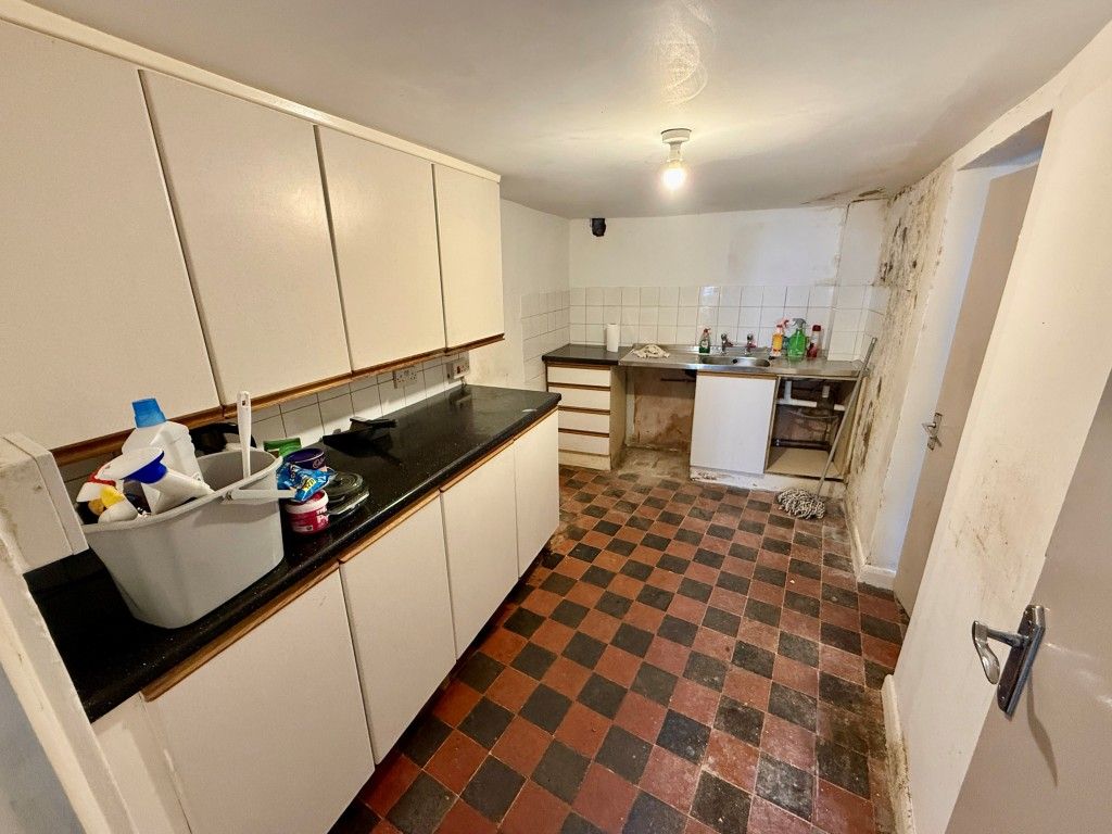 Property photo 3 of 13 Kitchen