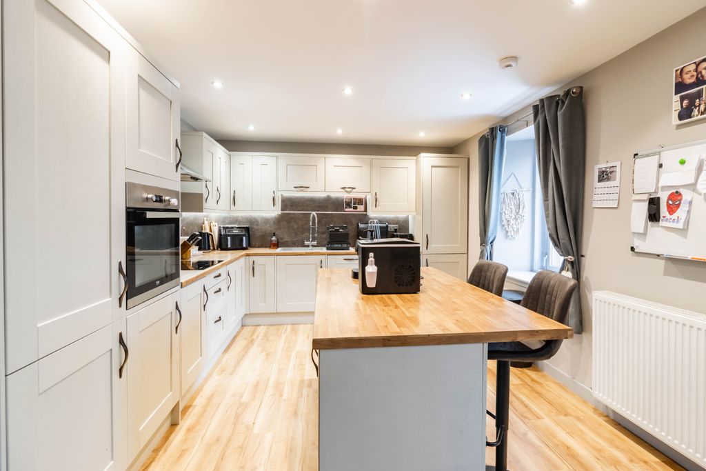 Property photo 2 of 28 Kitchen