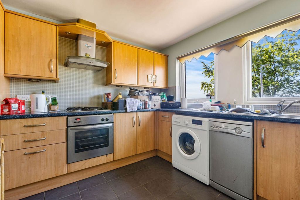 Property photo 3 of 12