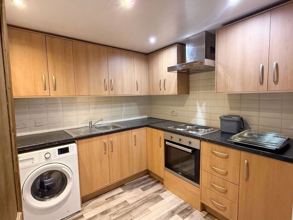 Property photo 3 of 6 Kitchen