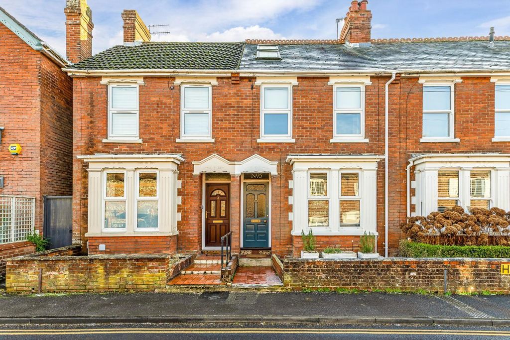 Property photo 1 of 21 5 Harnham Road Exterior