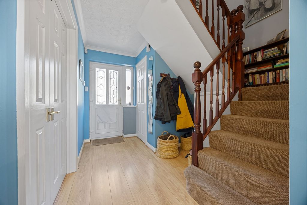 Property photo 3 of 36 Entrance Hall
