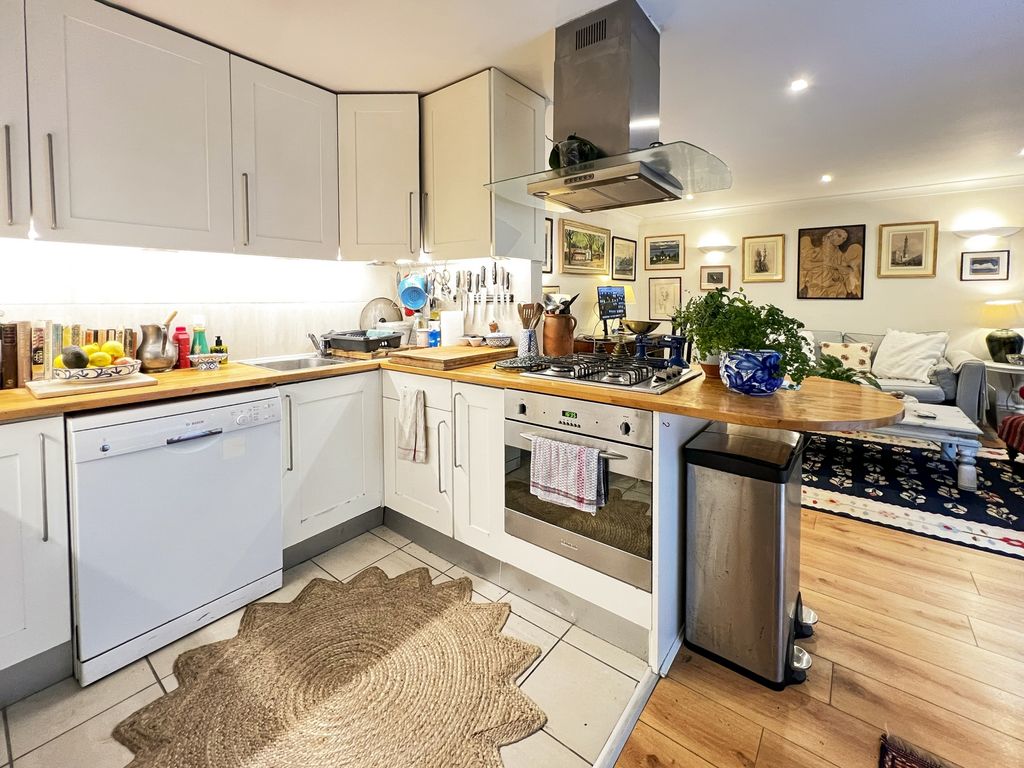 Property photo 2 of 13 Photo 4