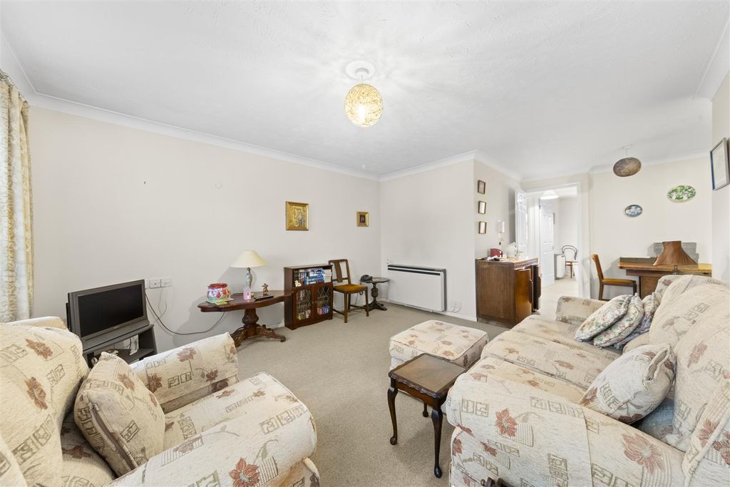 Property photo 2 of 13 New liv 1.Jpg