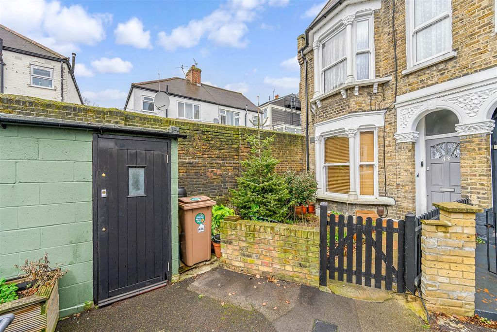 Property photo 2 of 13