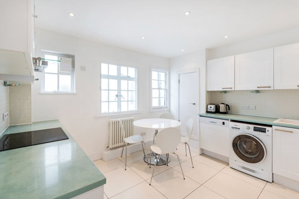 Property photo 3 of 8 Photo