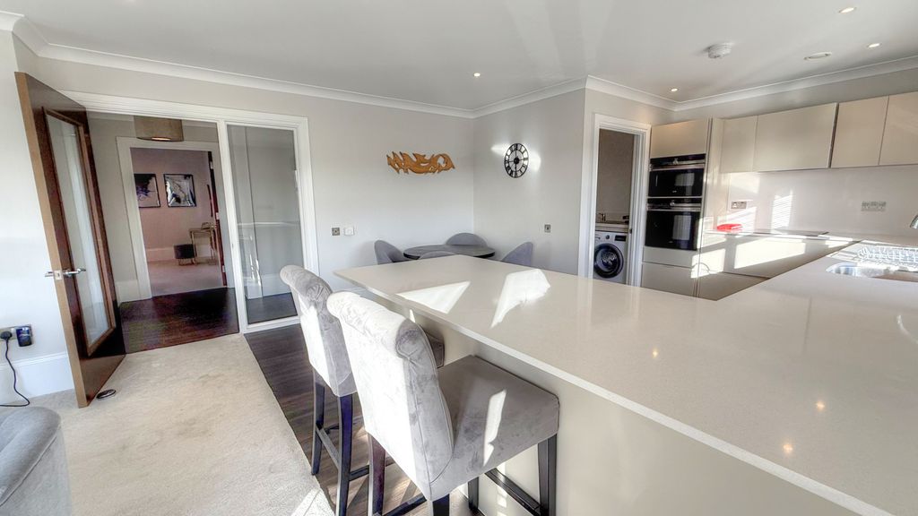 Additional image 8 of 2 bed flat for saleFarnham Road, Liss, Hampshire GU33