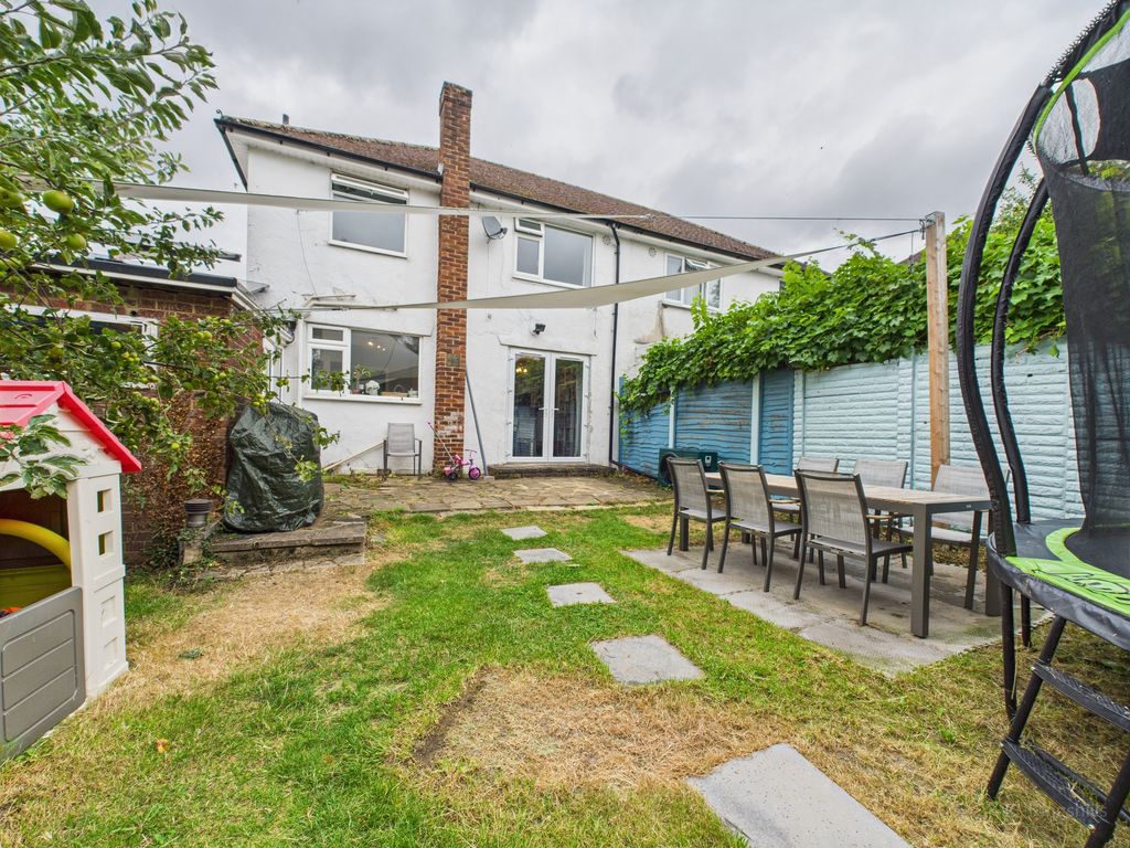 Property photo 3 of 13 Cam02136G0-Pr0453-Still022