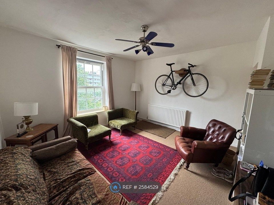 Property photo 1 of 9 Living Room