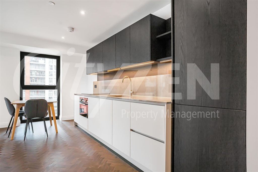 Property photo 3 of 18 Kitchen