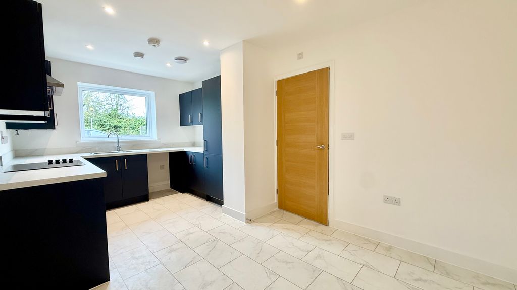 Property photo 3 of 14 Kitchen/Dining Room