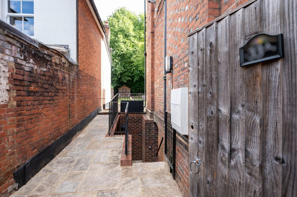Additional image 22 of 2 bed maisonette for saleWaterden Road, Guildford GU1