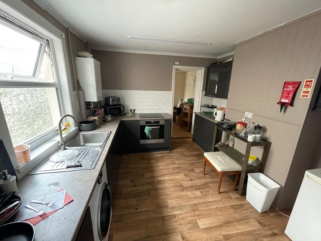 Property photo 2 of 4 Kitchen