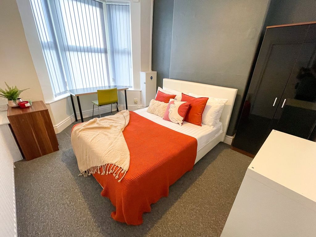 Property photo 2 of 11 1-06