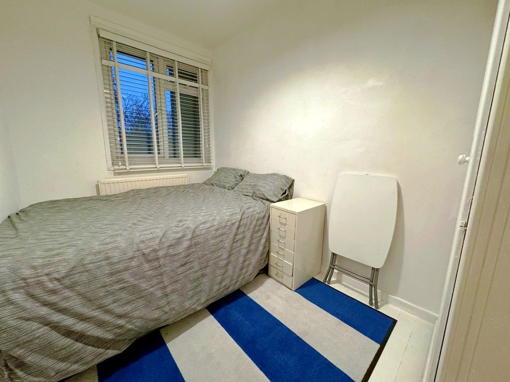 Property photo 2 of 15 To Let, Rent - Single Room Near Brick Lane, London, E2 - Maxwellproperties.Co.uk