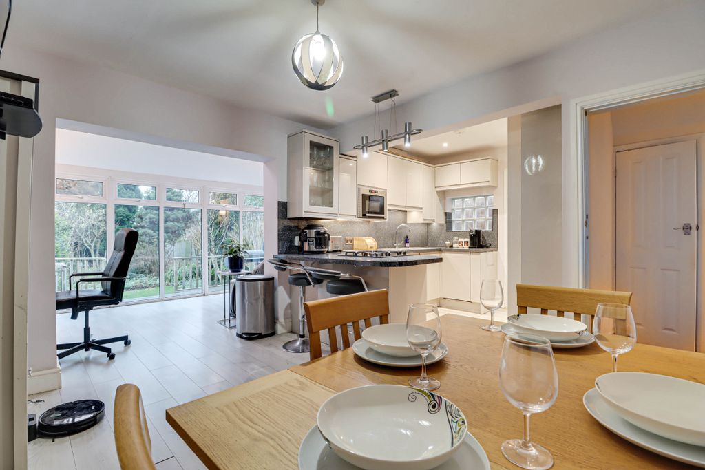 Property photo 3 of 17 Kitchen/Diner