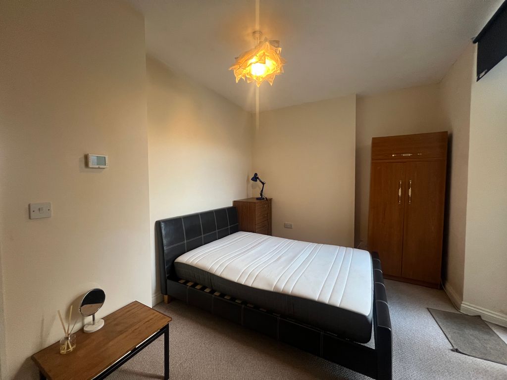 Property photo 2 of 5 Bedroom