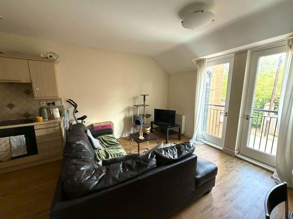 Property photo 3 of 9 E1A896Ad-d5B1-42ee-Ac4E-0Fecca0171Ab.Jpg