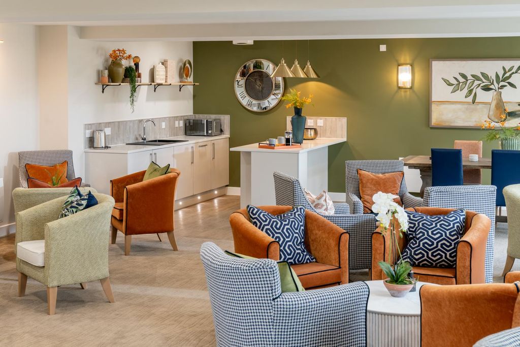 Property photo 3 of 15 Communal Lounge