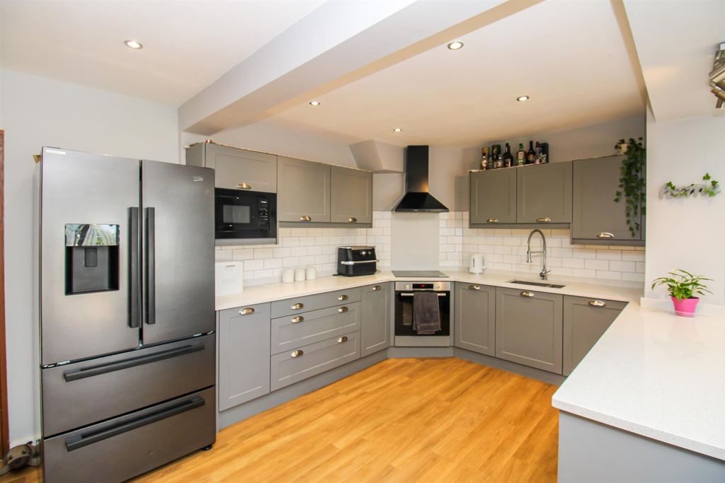Property photo 3 of 17 Kitchen/Dining/Sitting Room