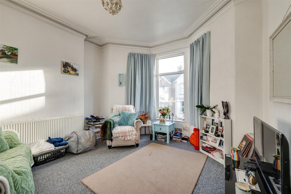 Property photo 2 of 10 Lounge