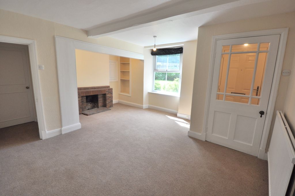 Property photo 2 of 17 Entrance Lobby