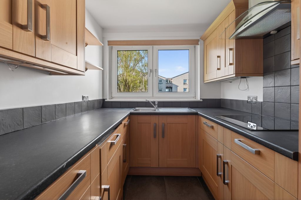 Property photo 2 of 24