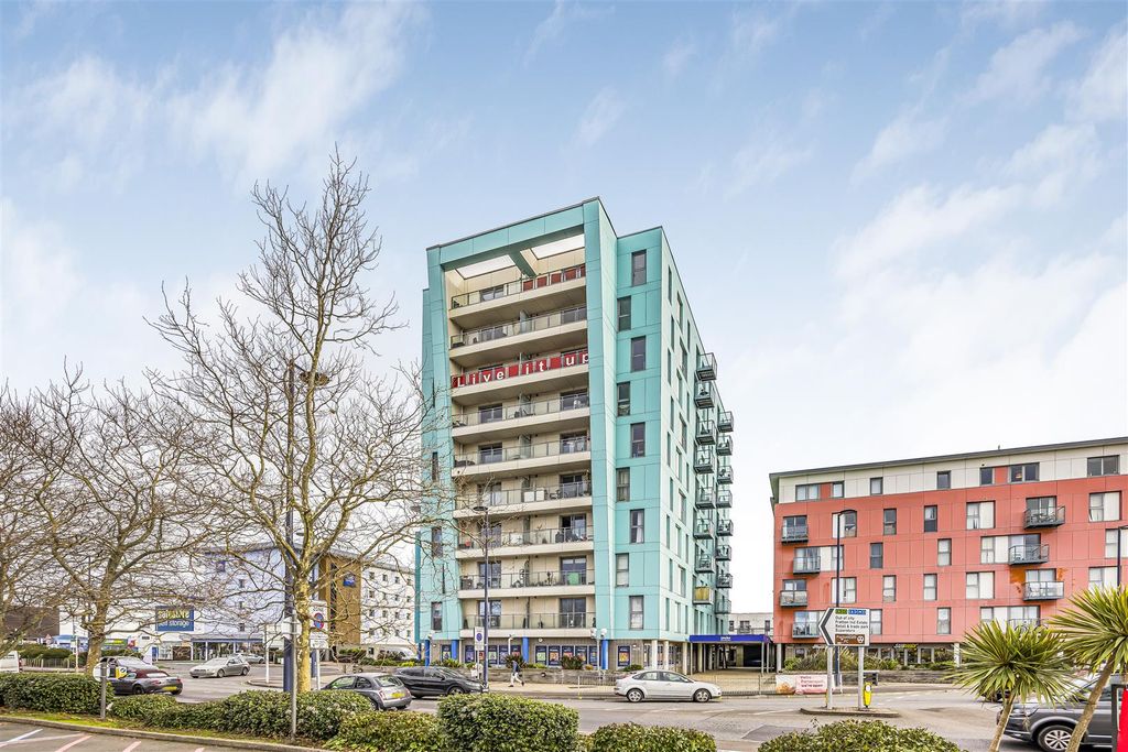 Property photo 1 of 16 53 Vista, Fratton Way, Portsmouth-Porticomarketing