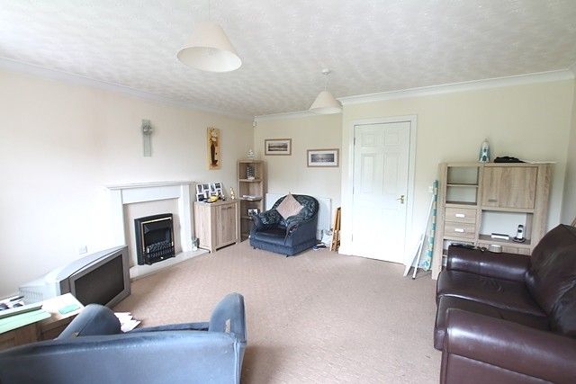 Property photo 3 of 6 Lounge