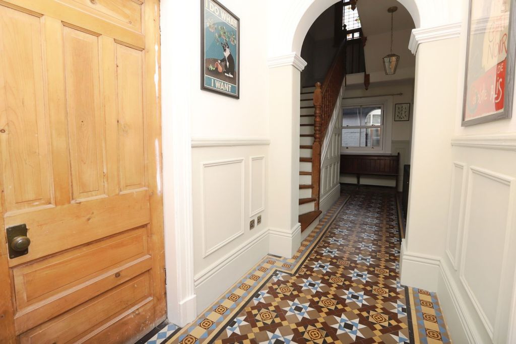 Property photo 2 of 18 Hall