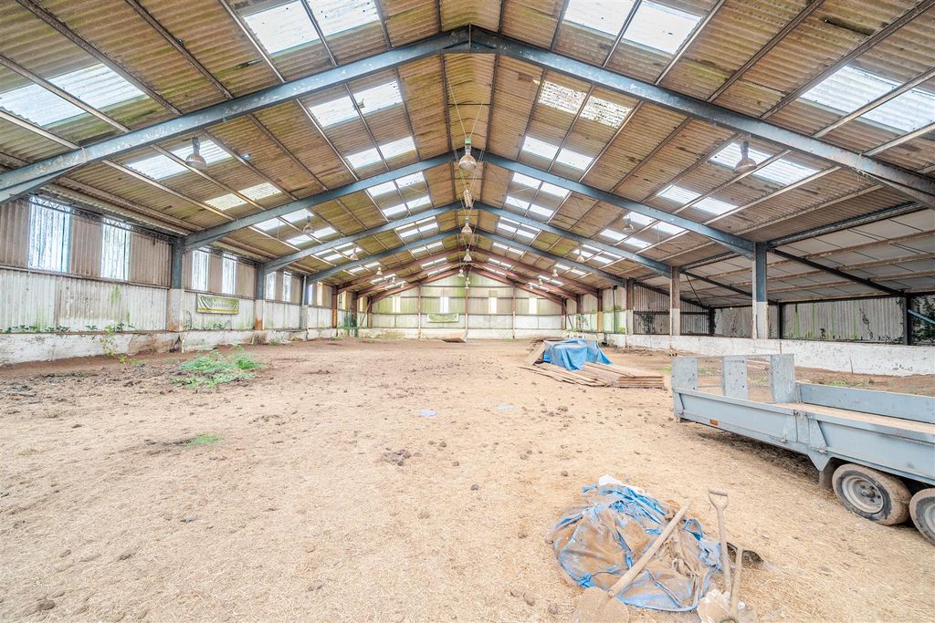 Property photo 3 of 33 Indoor Arena