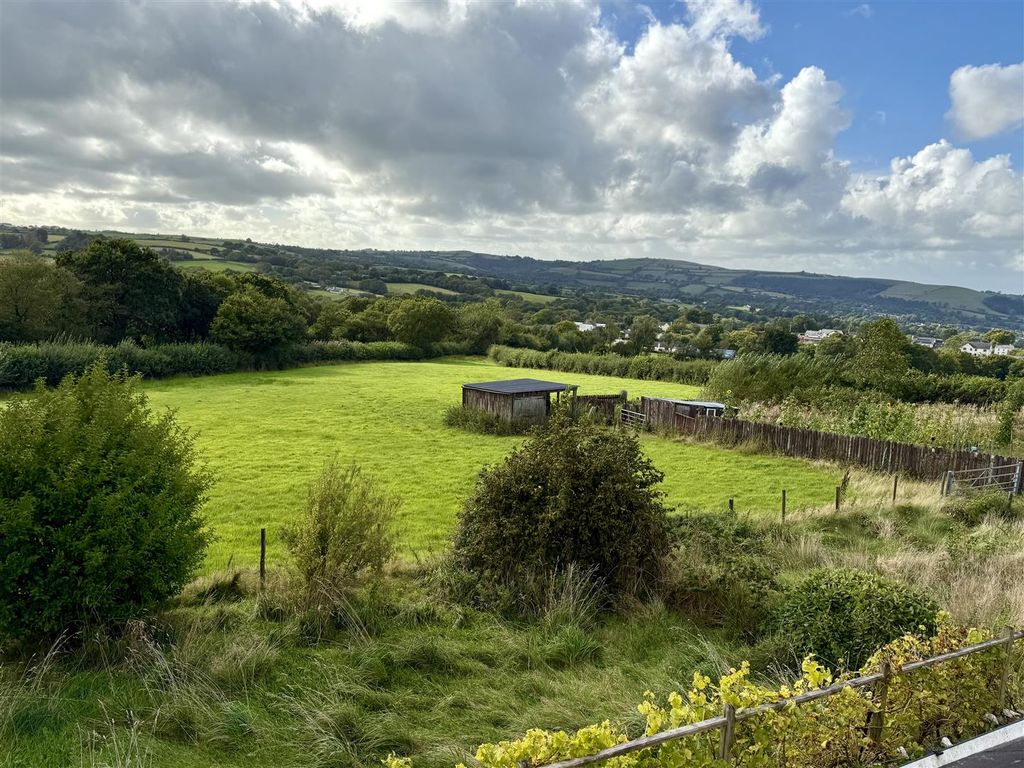 Property photo 2 of 34 Paddock