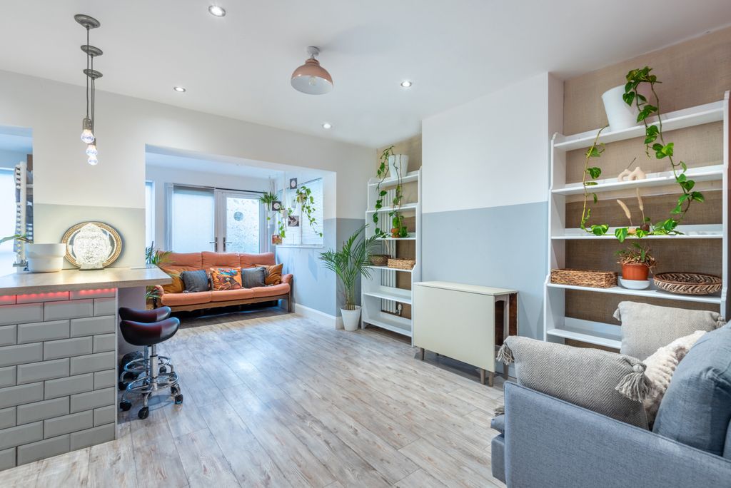 Property photo 1 of 43