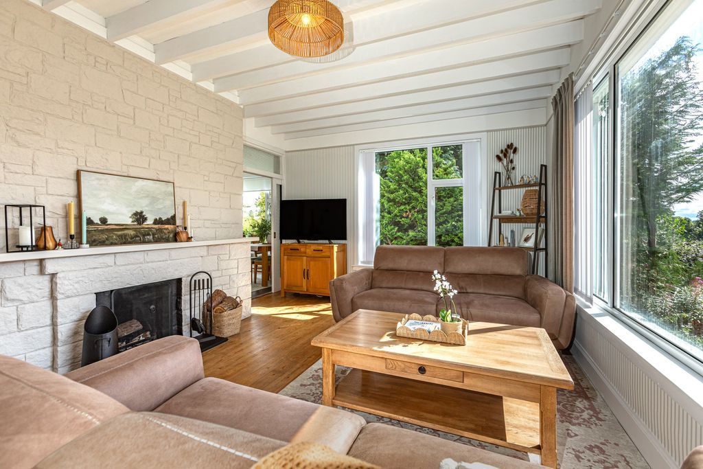 Property photo 3 of 34 Sitting Room