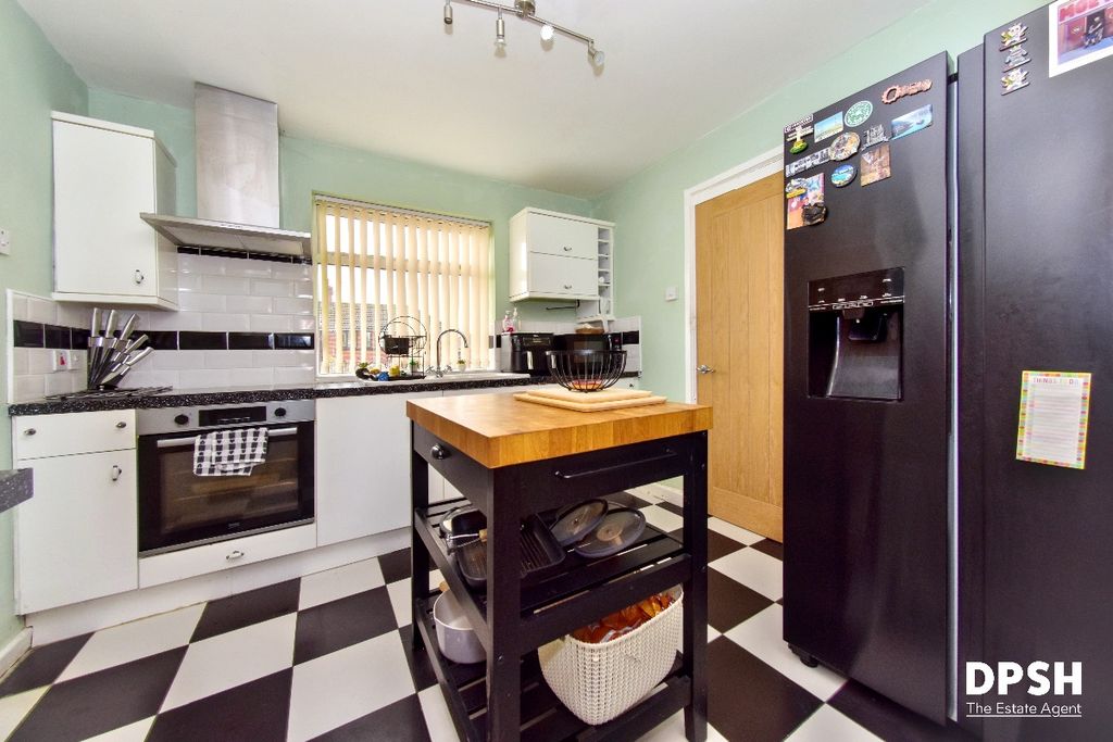 Property photo 2 of 25