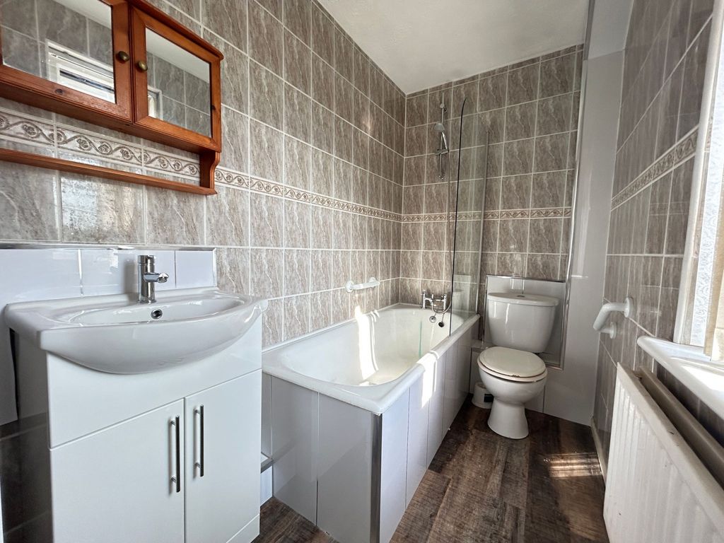 Property photo 2 of 10 255932Be-1E34-46F9-8657-9944E1Bad26E
