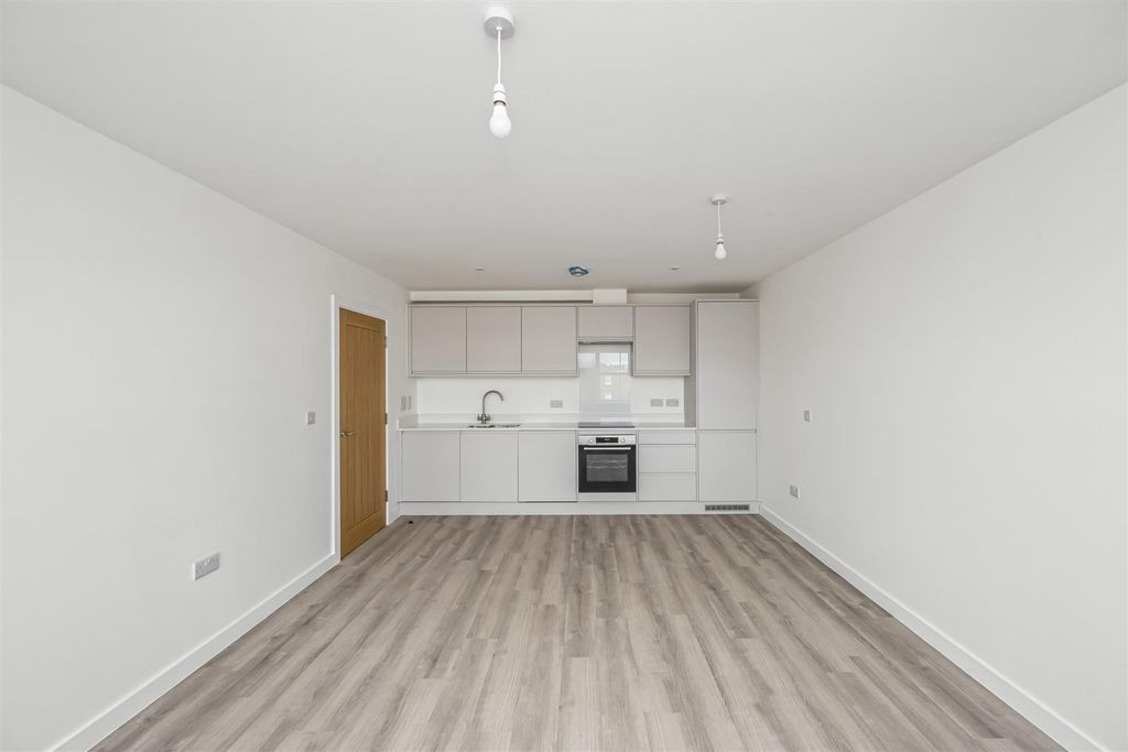 Additional image 7 of 2 bed flat to rentMontague Street, Worthing BN11