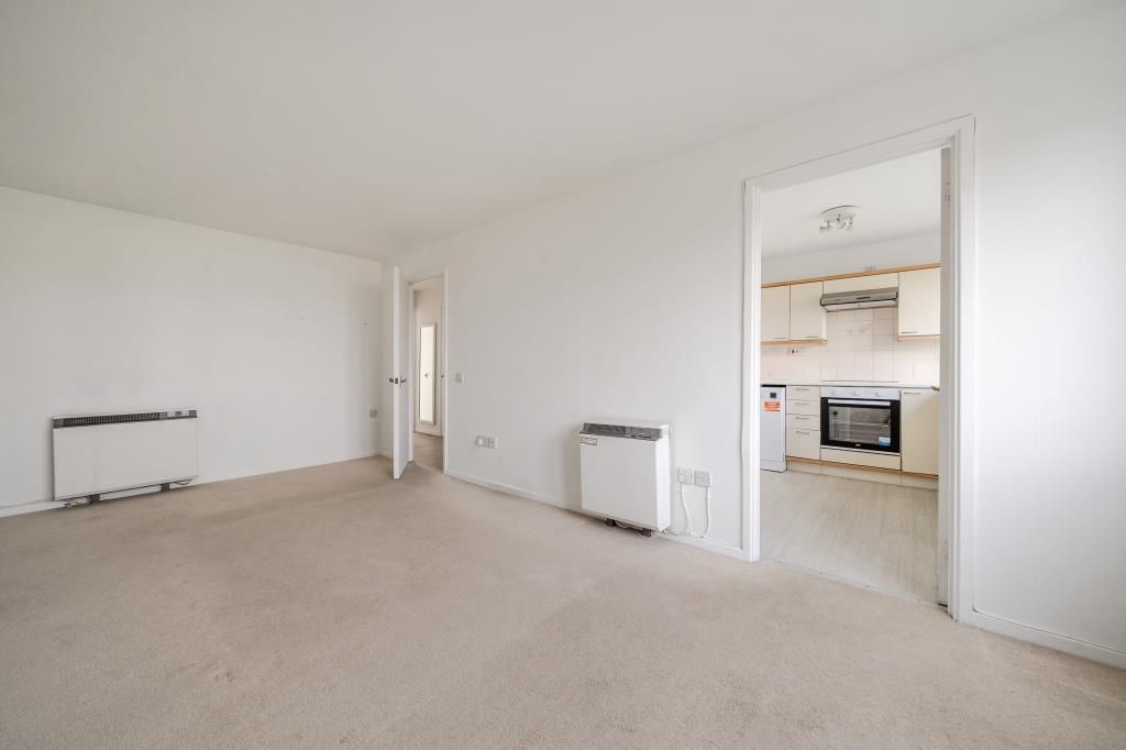 Property photo 3 of 17 Living-Room3