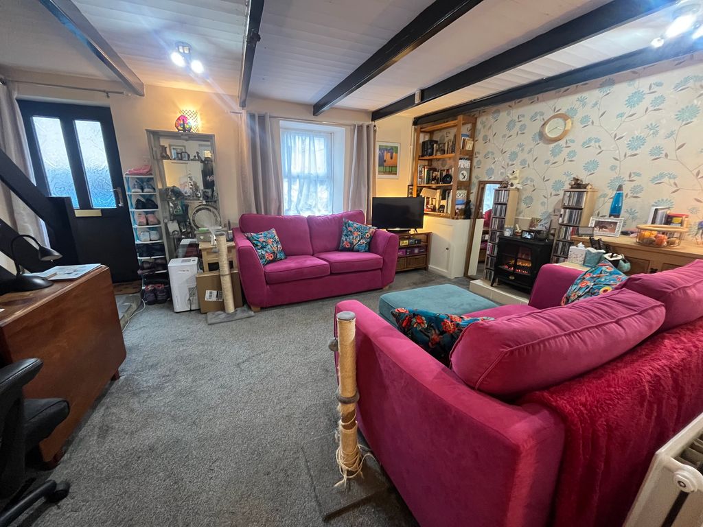 Property photo 3 of 14 Lounge