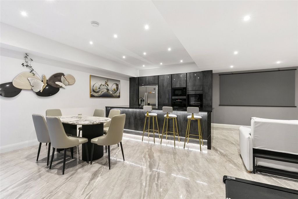 Property photo 2 of 19 Kitchen/Dining 2