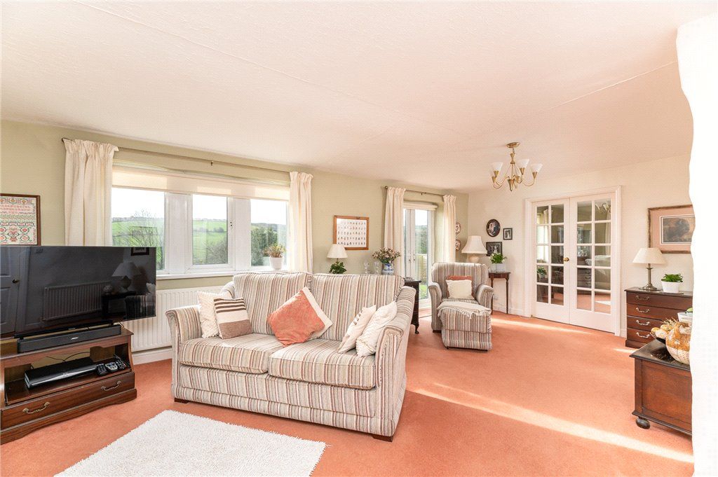 Property photo 2 of 30 Lounge