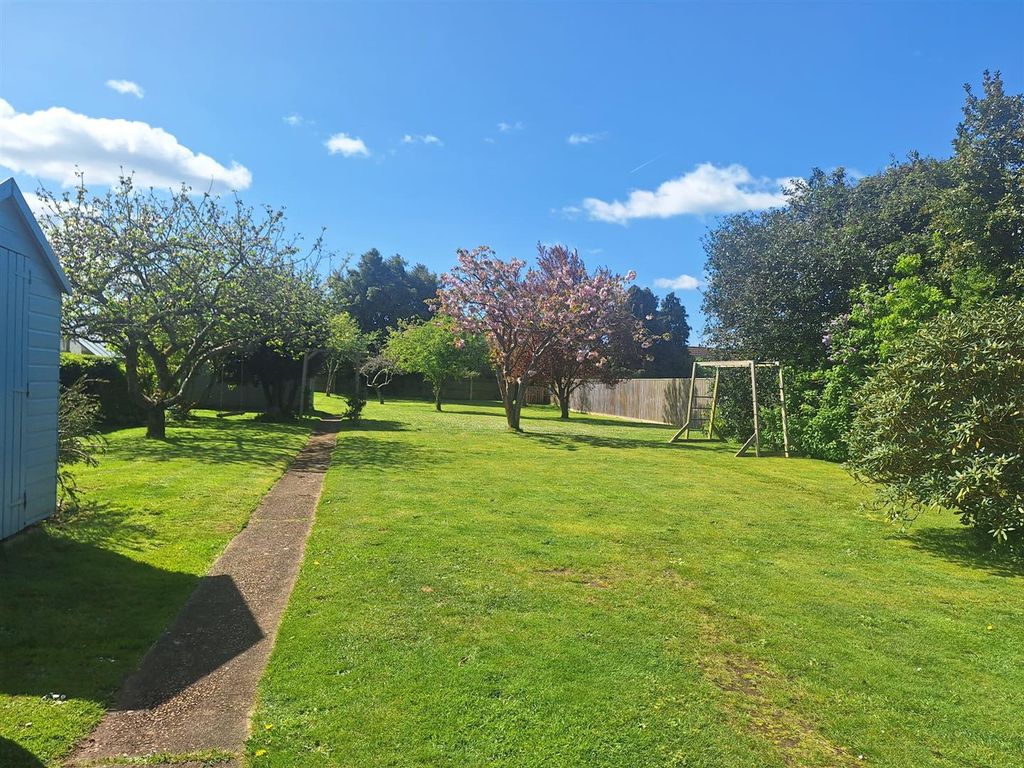 Property photo 3 of 24 Garden