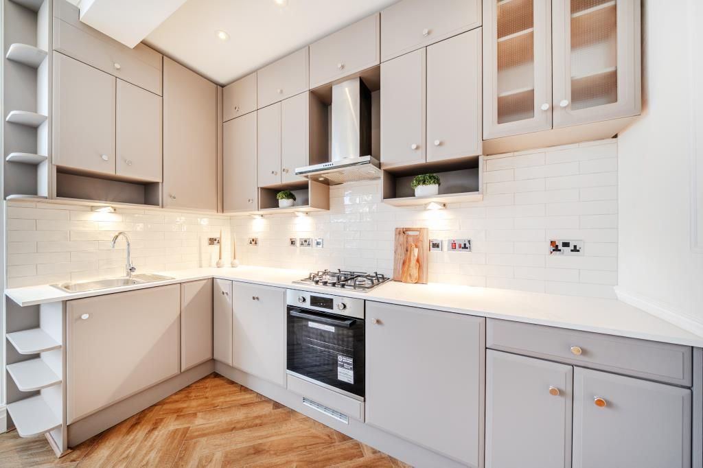 Property photo 3 of 18 Kitchen