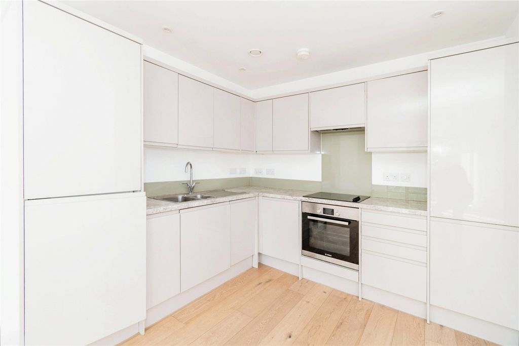 Property photo 2 of 11 Picture No. 12