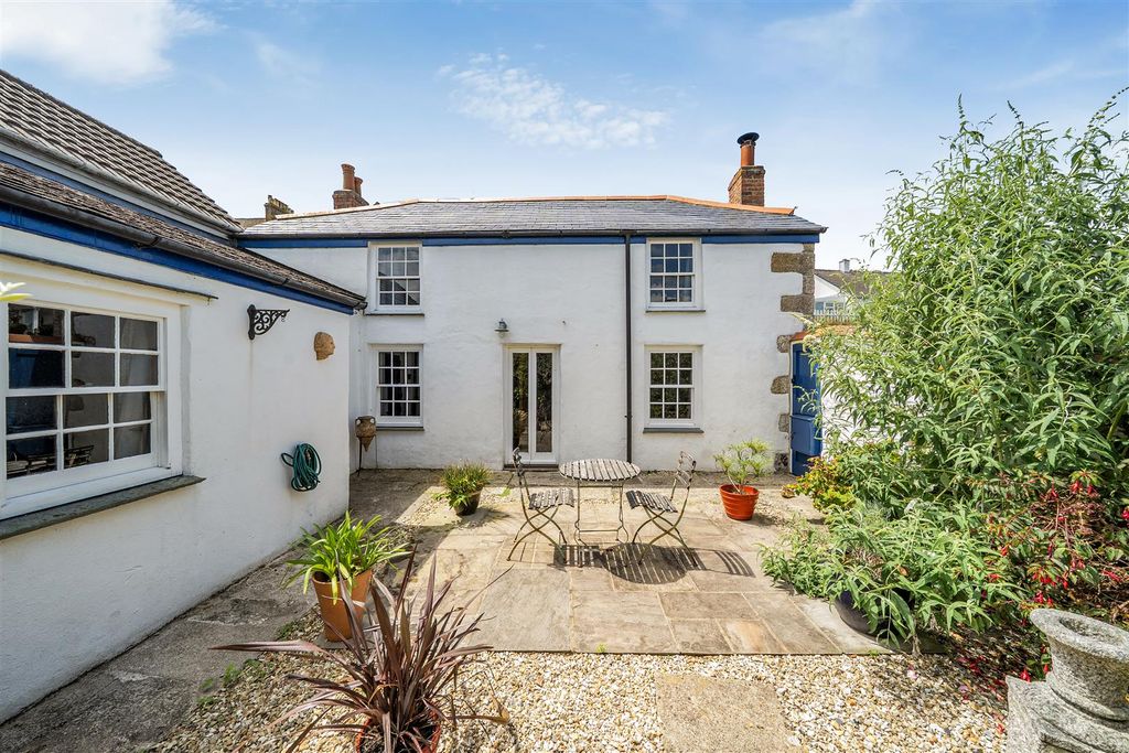 Property photo 2 of 17